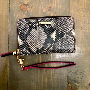 Lady’s clutch wallet.  Stella and Dot.